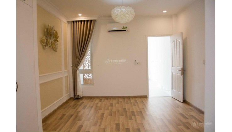 +++Hơn 11Tỷ-Nhà 4Tầng Mới Đẹp Mặt Tiền KD Trần Hưng Đạo-Nguyễn Cảnh Chân Q1