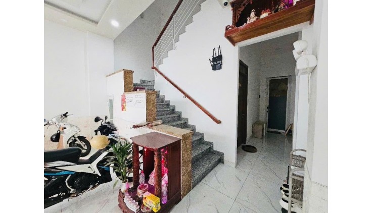 B@n nhà 4 tầng 5x16m ô tô đậu cửa đường Lâm văn bền trung tâm Q7, chỉ có 9 tỏi nhỏ.