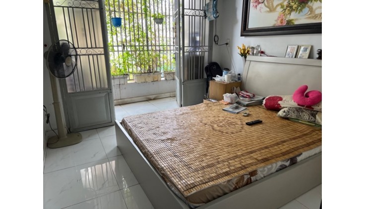 GẦN CHỢ CÂY QUÉO, SÁT CHỖ XE HƠI QUAY ĐẦU -  4 LẦU BTCT 4 PN SÂN THƯỢNG, DÒNG TIỀN 11 TRIỆU/THÁNG, NHỈNH 5 TỶ