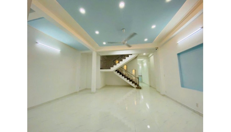 Cho thuê nhà 3 tầng, 7x19m (131m2), HXH 7m gần Metro phường Hiệp Thành, Quận 12