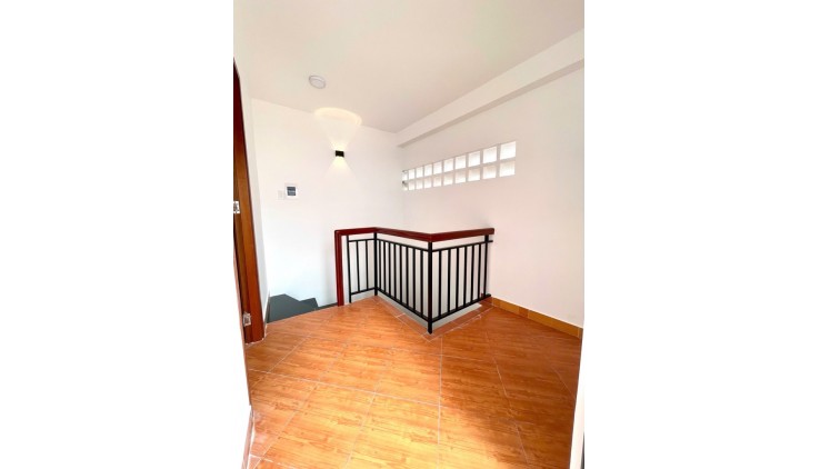 Nhà Bán PHÚ NHUẬN - Hẻm 76/ Trần Hữu Trang ,  30M2 ,  4PN 4WC - 4 tỷ 850