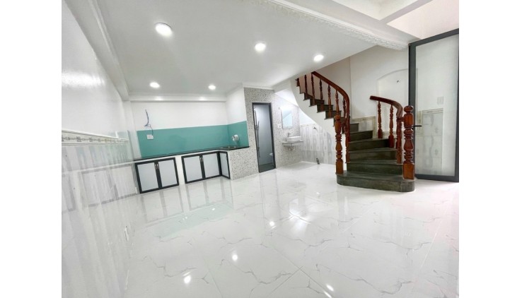 Nhà Bán PHÚ NHUẬN - Hẻm 76/ Trần Hữu Trang ,  30M2 ,  4PN 4WC - 4 tỷ 850