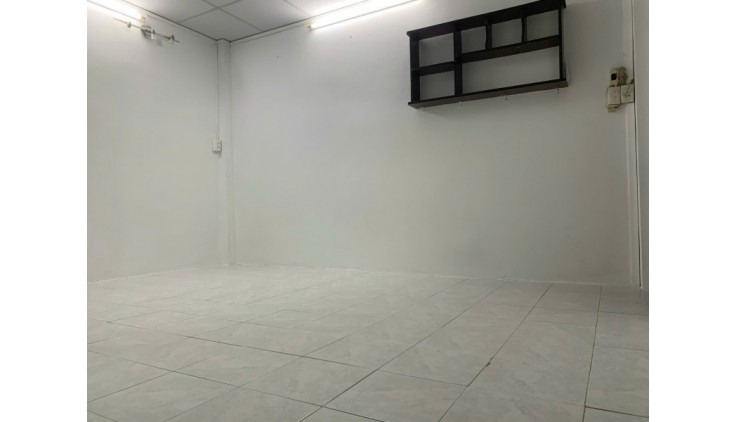 LAM SƠN - PHÚ NHUẬN - 50M LÀ MẶT TIỀN - 3 TẦNG - TRỐNG VÀO Ở LIỀN - CHỈ 3.1 TỶ