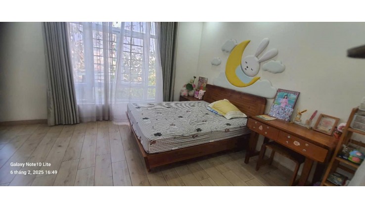 NHÀ PHỐ ĐẲNG CẤP KHANG ĐIỀN - XE HƠI ĐỖ CỬA - SỔ HỒNG CẦM TAY - GIÁ 10.5 TỶ - TT QUẬN 9