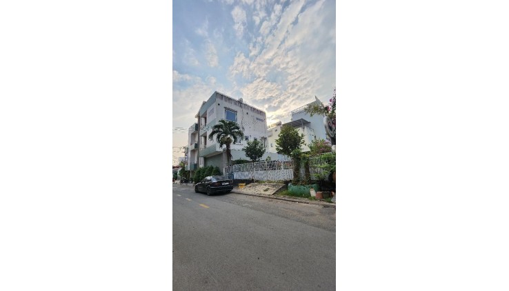 Bán nhà mặt phố Bình trưng đông Nguyễn Duy Trinh, Q.2, 239 m², 65 tỷ, 4 tầng. TL.