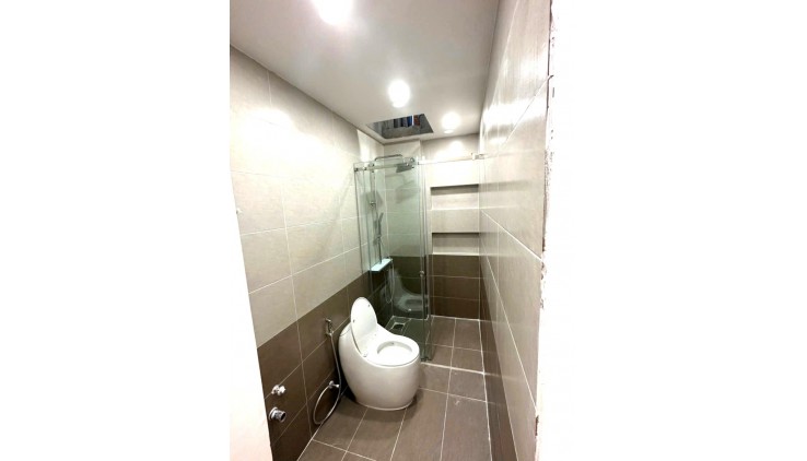 Bán nhà 56m², 4PN, 4WC, 3 tầng, Q.9, 5.3 tỷ, sổ đỏ