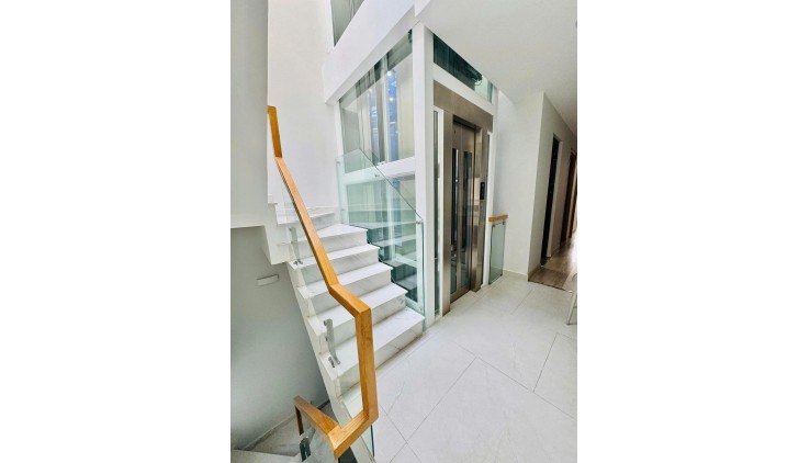*+Cao Thắng Quận 3, Nhà Sát Mặt Tiền ,Siêu Đẹp Thang Máy Xịn-5Tầng-4PN, Chỉ 12.2Tỷ TL