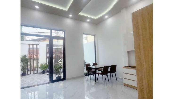 Nhà mới cấp 4 - 72m2 sát mt QL1A Q12 , đường 8m ,gần Phần Mềm Quang Trung - 4 tỷ nhỉnh 0932030061