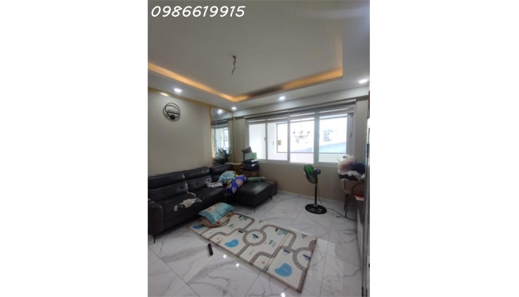 BÁN NHÀ Q7 - GẦN NGUYỄN THỊ THẬP - DT 75M2 - Ô TÔ TỚI CỬA - CHỈ 8X TỶ
