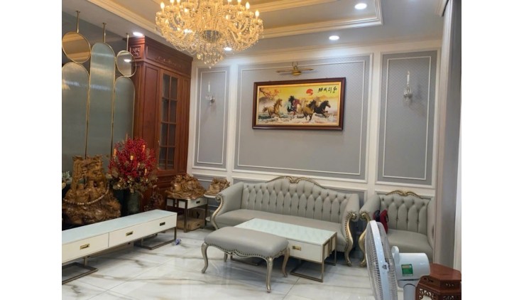 Bán nhà mặt phố Thủ Đức 119m², 16.3 tỷ, 3 tầng, 5PN, sổ đỏ