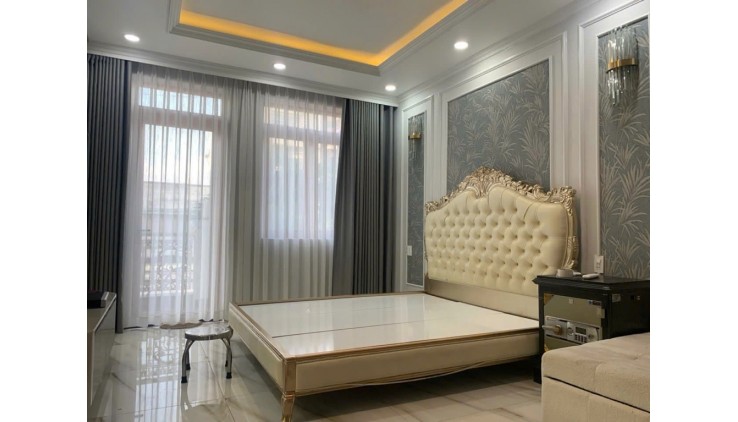 Bán nhà mặt phố Thủ Đức 119m², 16.3 tỷ, 3 tầng, 5PN, sổ đỏ