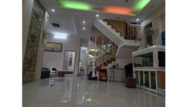 Bán nhà mặt phố trung tâm  bình trưng tây  Q.2, 180m², 11.2 tỷ, 4PN, 4WC, sổ đỏ