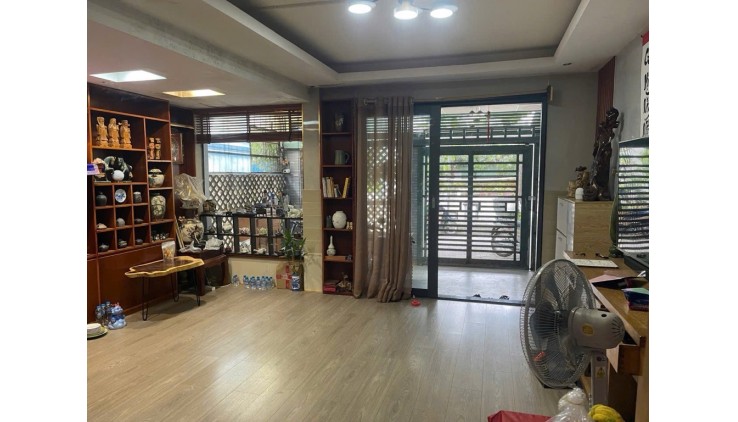 Bán nhà mặt phố Thủ Đức, 68m2, 6PN, 6WC, 6.5 tỷ, sổ đỏ