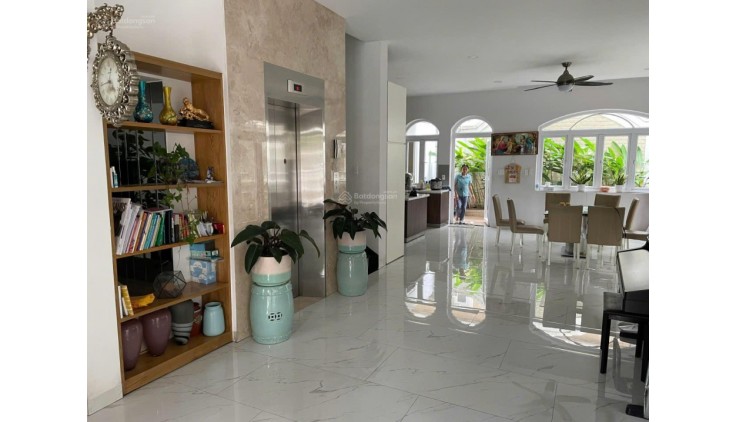 Biệt thự đẹp khu Vip Cityland Quận 7. 10*22, hầm + 4 tầng, thang máy, sân vườn. 49 tỷ