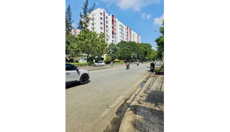 DÃY TRỌ 5 PHÒNG - HXH SÁT MT - ĐỐI DIỆN AEON  - 130M NGANG 6.5 NHỈNH 7 TỶ TL