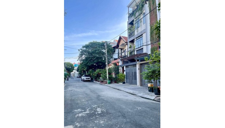 Cần tiền gấp nên bán gấp nhà 2 tầng cực đẹp tại Linh Xuân, Thủ Đức!
