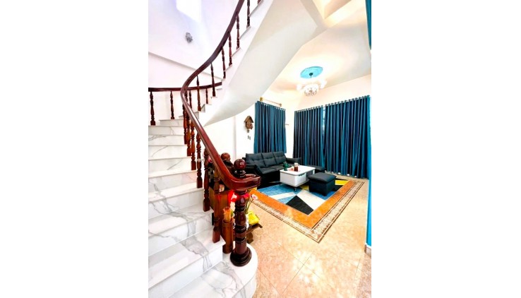 Cho thuê nhà nguyên căn Linh Đông, 196m², 4PN, mới đẹp, giá tốt