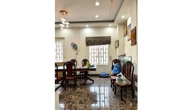 BÁN BIỆT THỰ LÔ GÓC MẶT TIỀN THẠNH LỘC - HƠN 107M2 (7x16), 3 TẦNG, 4 PN - GẦN NGÃ TƯ GA, GIÁP GÒ VẤP - GIÁ CHỈ 8.5 TỶ.