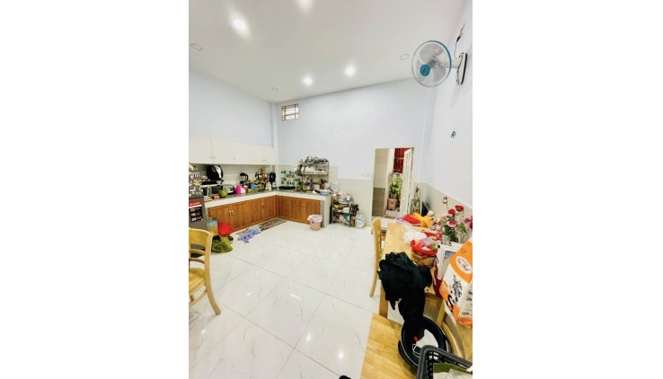 NHỈNH 4 ĐỒNG - LÊ TRỌNG TẤN -HXH - CÁCH MT 1 CĂN - 2 TẦNG - 60M NGANG 5