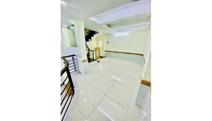 MT GIÁ HẠT DẺ - GẦN AEON MALL - 3 TẦNG - NGANG 4.6 NỞ HẬU NHỈNH 6 ĐỒNG