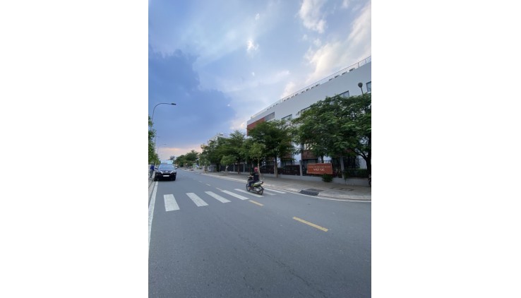 Giảm 500tr bán nhà DƯƠNG QUẢNG HÀM, Ô TÔ 7 CHỖ VÀO NHÀ 110M2.