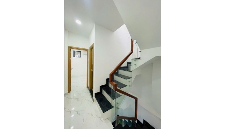 BÁN NHÀ HẺM NGUYỄN CẢNH CHÂN, QUẬN 1 - 28M2, 2 TẦNG, 3PN, 3WC - GIÁ 5.8 TỶ - SỔ HỒNG CHÍNH CHỦ