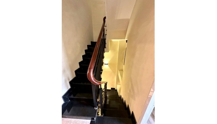 Bán nhà mới, 3 tầng - Võ Văn Kiệt Quận 5 - 85m2