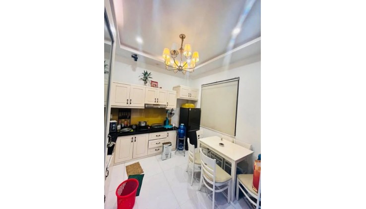 Nhà Sát Mặt Tiền Đường Đề Thám Cầu Ông Lãnh Quận 1.