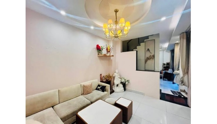 Nhà Sát Mặt Tiền Đường Đề Thám Cầu Ông Lãnh Quận 1.
