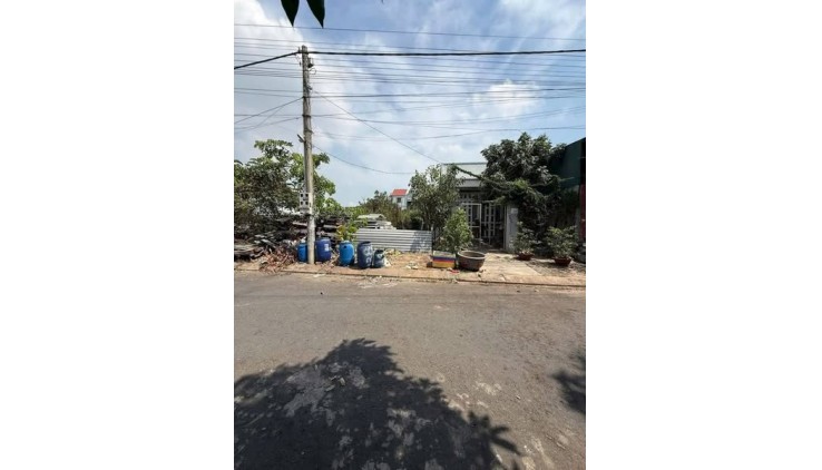 LÔ GÓC 2 MẶT TIỀN, DIỆN TÍCH RỘNG 1.600M2 
GẦN KHU CÔNG NGHỆ CAO - HẺM Ô TÔ - NGANG KHỦNG 40M