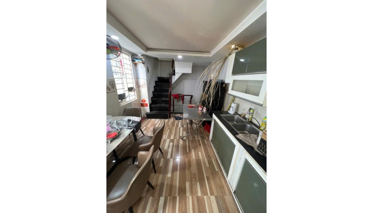 **+ Bán Nhà Khu Vực Chợ Thiếc, Hẻm Ôtô 8m 5Tầng Tạ Uyên_Q11,Dọn vào ở liền-Nhỉnh 5Tỷ