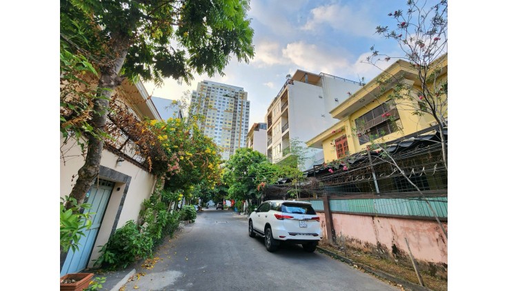 Bán Villas số 5/4 Đường 64 P. Thảo Điền Q2