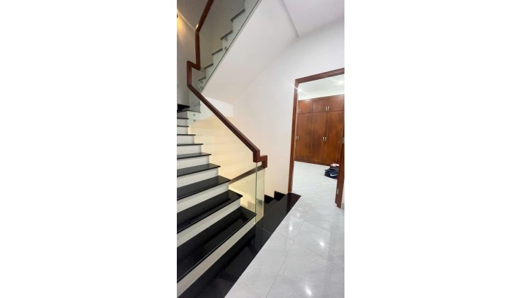 **Bán Nhà Đẹp Ở Ngay Trần Hưng Đạo-Nguyễn Biểu Quận 5-4X13, Tầng 4PN Chỉ 9.1Tỷ TL