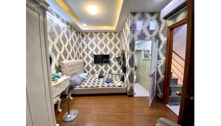 5.5 tỷ- bán nhà Mặt Tiền Hẻm Kinh Doanh buôn bán- Gần chợ Cây Quéo- Phú Nhuận