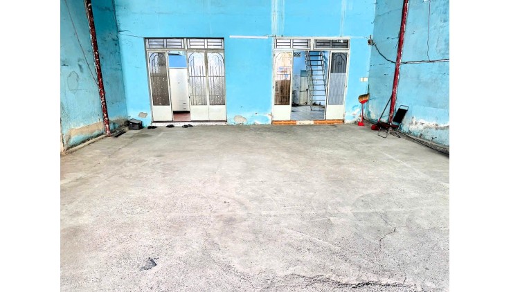 Cho thuê Nhà Đất sân rộng, 2 gác, 4PN, hẻm xe hơi