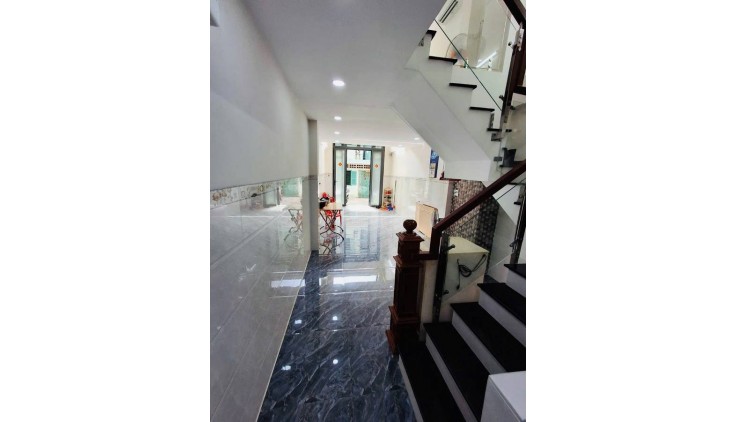 Bán nhà 5 tầng ngay trung tâm quận 5 - 40M² - Hẻm xe hơi