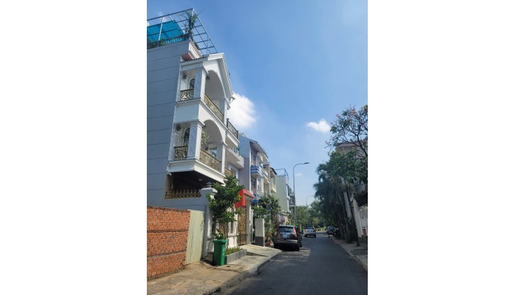 Cần bán gấp đất mặt tiền đường 11, Phường Trường Thọ