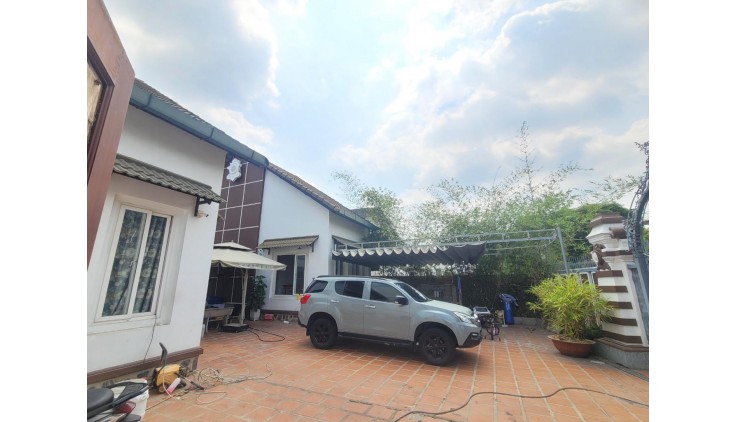Bán nhà mặt phố đườngn179 tân phú Q.9, 879m², 10PN, 39 tỷ, sổ đỏ pháp lý chuẩn.