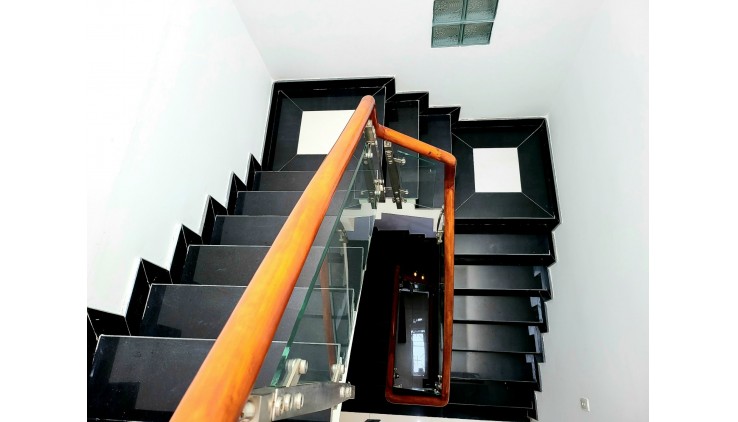 BÁN NHÀ PHƯỚC LONG B 
- Diện tích: 5 x 10m =50m2.