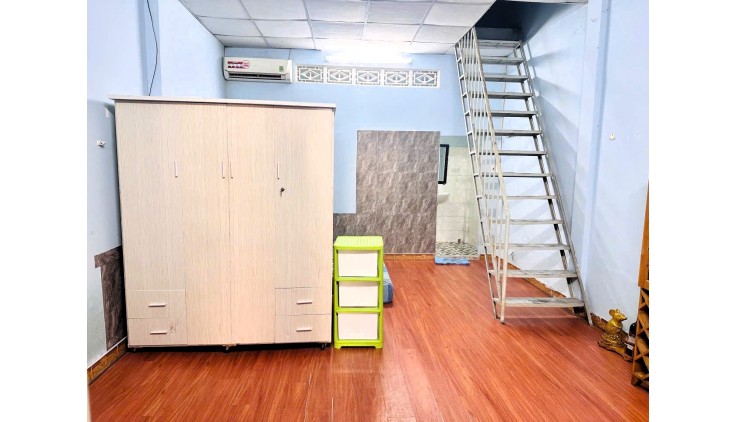 Cho thuê Nhà Đất sân rộng, 2 gác, 4PN, hẻm xe hơi