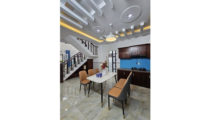 18/03 CHỦ GẤP BÁN GIẢM 200TR GIÁ MỚI CHỈ 4.7 TỶ.
SIÊU PHẨM KHU NHÀ ĐỒNG BỘ SANG TRỌNG, HƠN 65M2,4 TẦNG, TẶNG NỘI THẤT, DỌN VÀO Ở NGAY, 2// NGẮN HT13.
