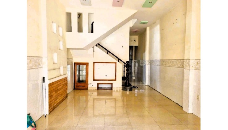Cho thuê nhà nguyên căn mặt tiền đường 3, Trường Thọ, 7PN, 250m²