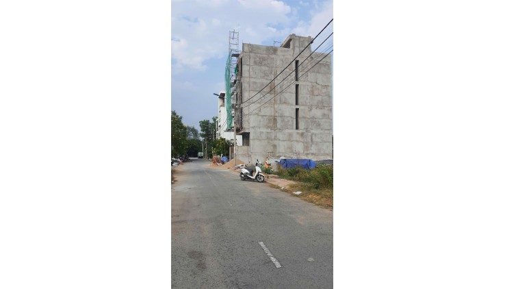 Bán Đất 2 MT đường, Đối Diện Cc Ricca Gò Cát , Phú Hữu , diện tích 100m2