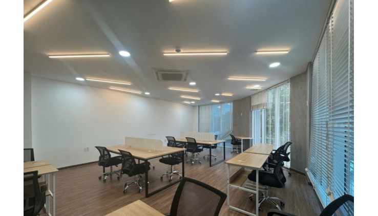 Cho thuê văn phòng khu sân bay tòa nhà có thang máy pccc hầm xe rộng
