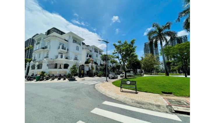 Biệt thự đẹp khu Vip Cityland Quận 7. 10*22, hầm + 4 tầng, thang máy, sân vườn. 49 tỷ