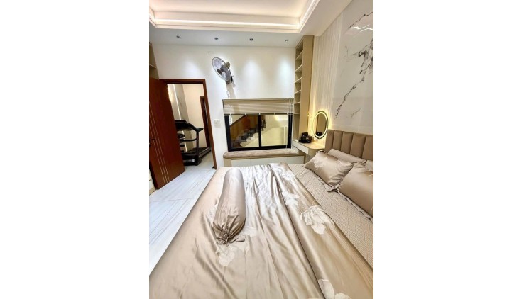 **Bán gấp nhà Út Tịch, phường 4, quận Tân Bình - 4*20 - ngay sân bay