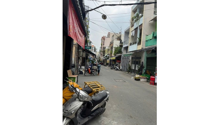**Bán nhà ngay Cách Mạng Tháng 8** phường 5, Tân Bình; (4*14) - nở hậu