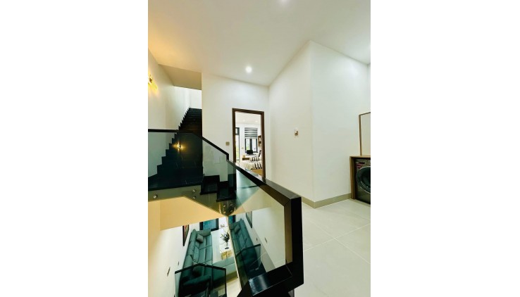 **Bán nhà 3 tầng, 4x14m, Cách Mạng Tháng 8 – P.5, Tân Bình, vị trí đẹp