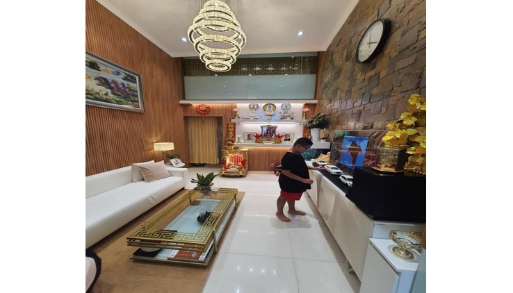 Nhà HXH hạ chào 1,5 tỷ, Nguyễn Trãi, Nguyễn Cư Trinh, Q1, 64m2, 2 tầng.