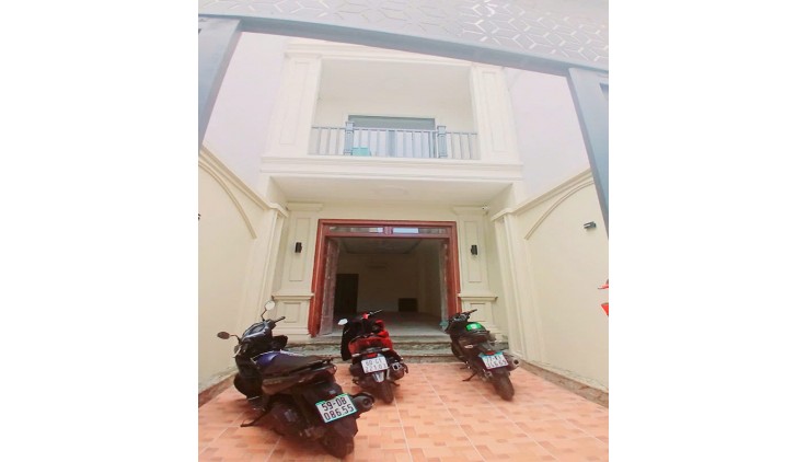 Bán nhà đường Võ Văn Kiệt, Cầu Ông Lãnh, Q1, 92m2, 4 tầng, thang máy, mới cong